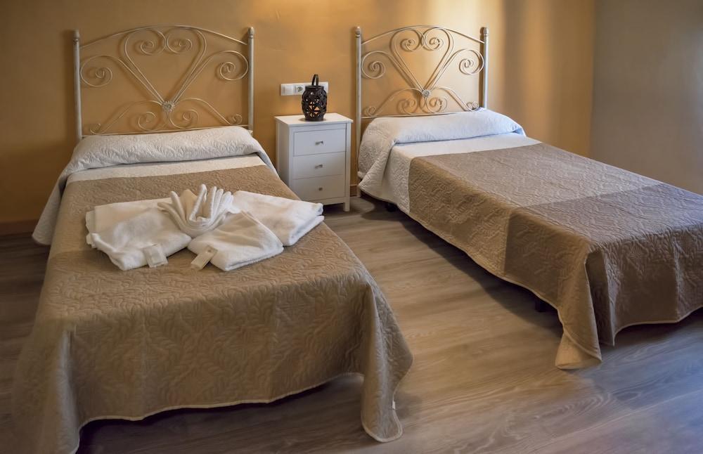 Acienleguas Hostel กาสโตรเฮริซ ภายนอก รูปภาพ