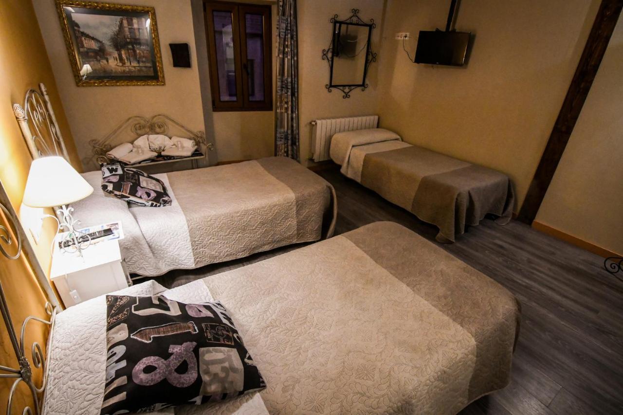 Acienleguas Hostel กาสโตรเฮริซ ภายนอก รูปภาพ