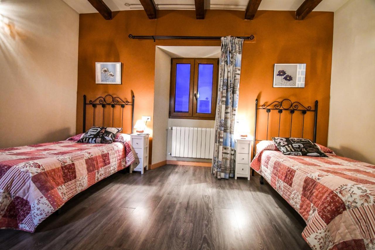 Acienleguas Hostel กาสโตรเฮริซ ภายนอก รูปภาพ