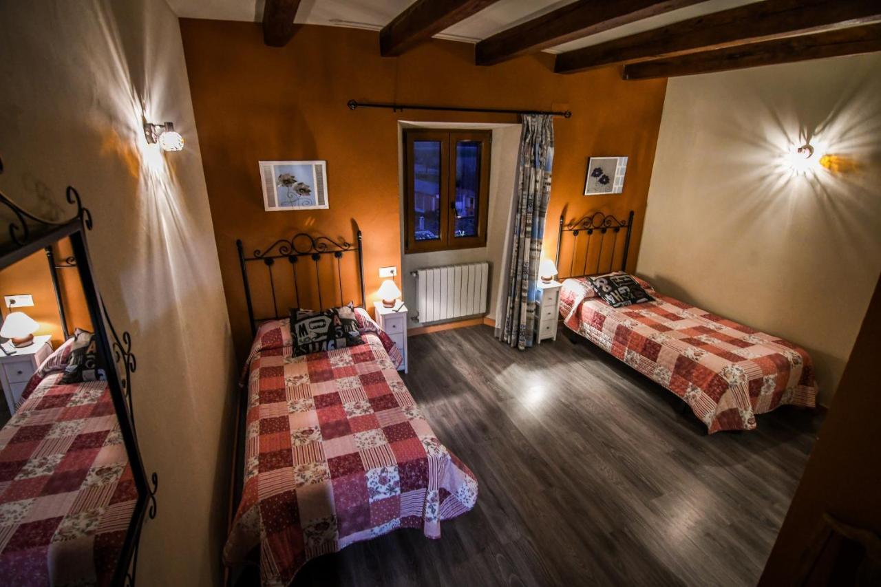 Acienleguas Hostel กาสโตรเฮริซ ภายนอก รูปภาพ