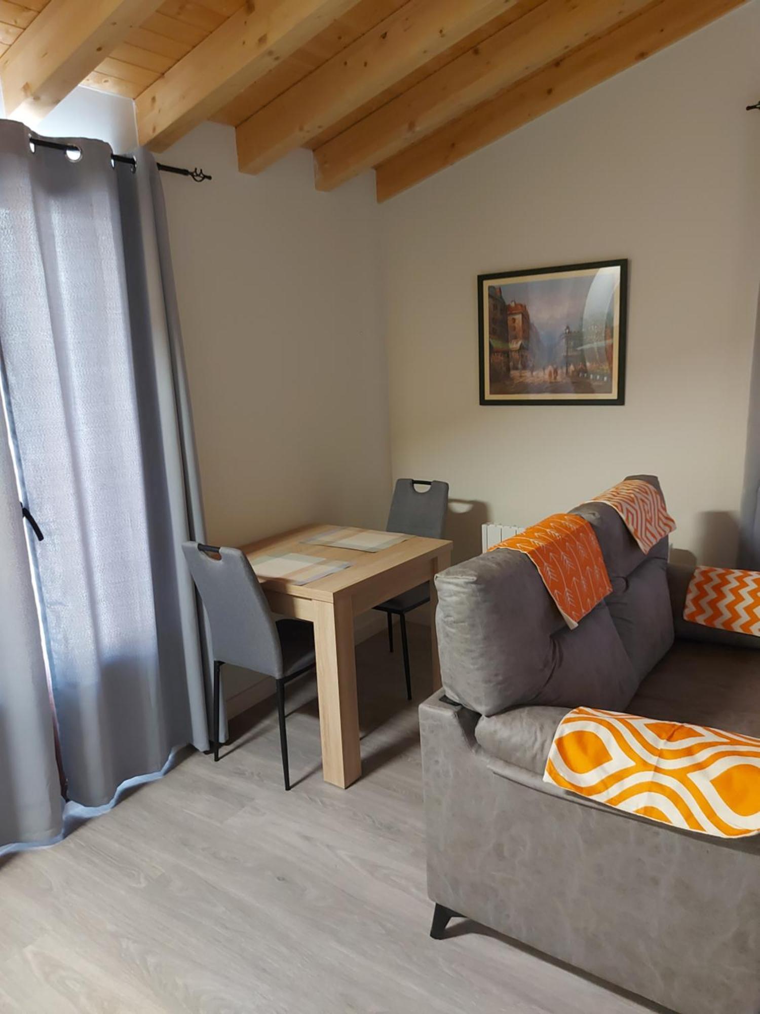 Acienleguas Hostel กาสโตรเฮริซ ภายนอก รูปภาพ